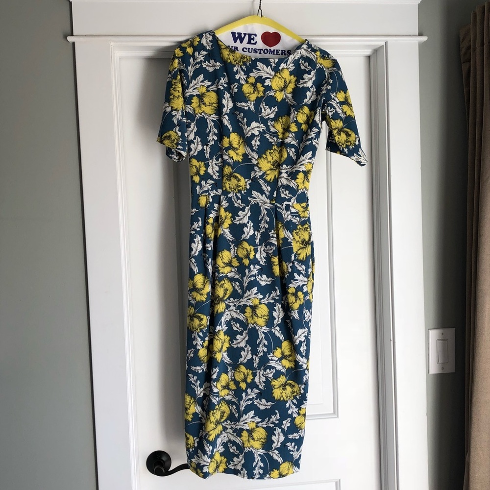 Floral dress with sleeves